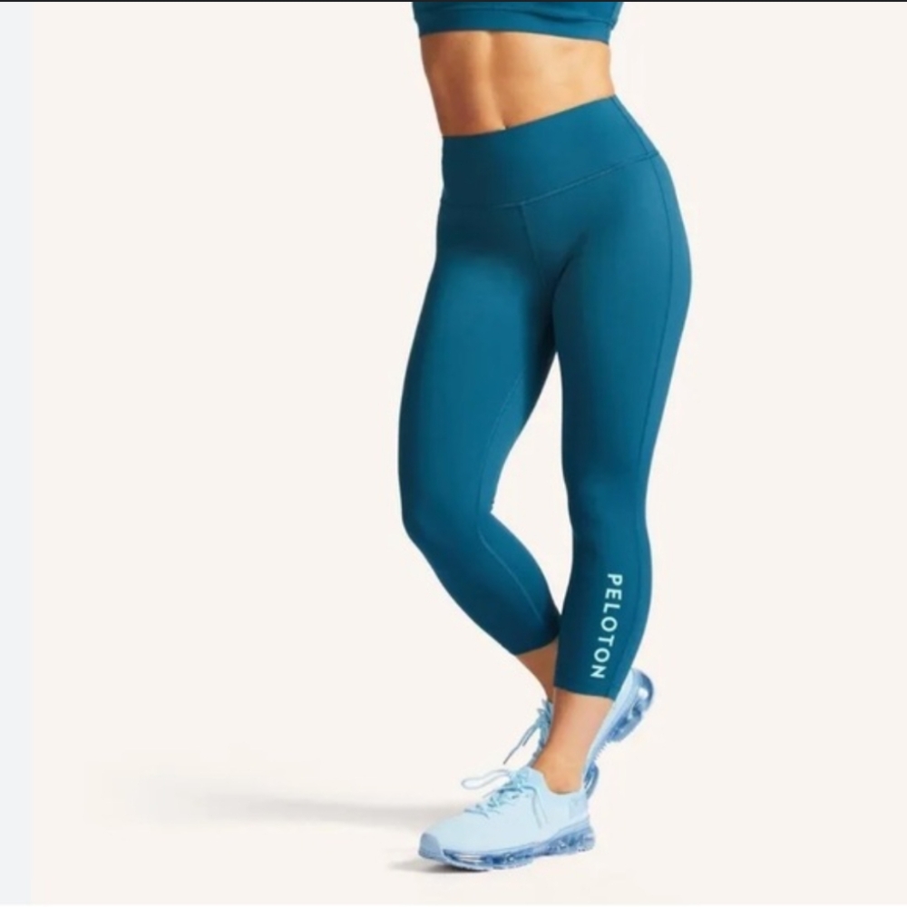 Peloton essential Capri teal size. Sm